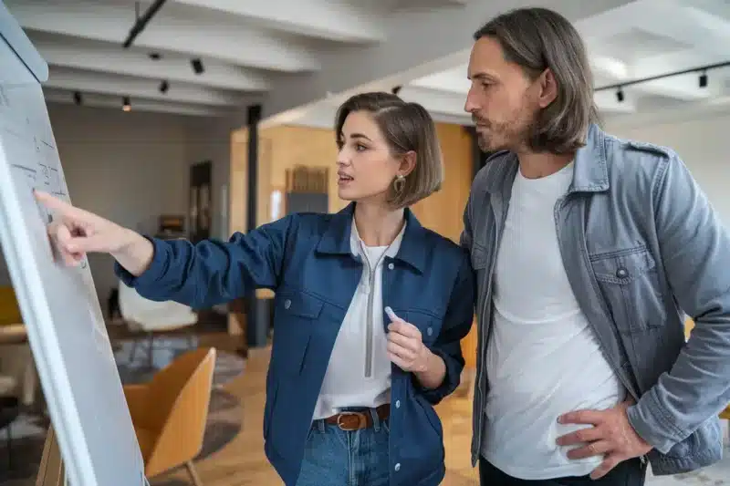 Arkitektur og interiørdesign: hvordan en interiørarkitekt og arkitekt samarbeider